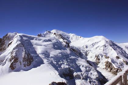 Výhled z Aiguelle du Midi,vzádu vrchol Mont Blancu
